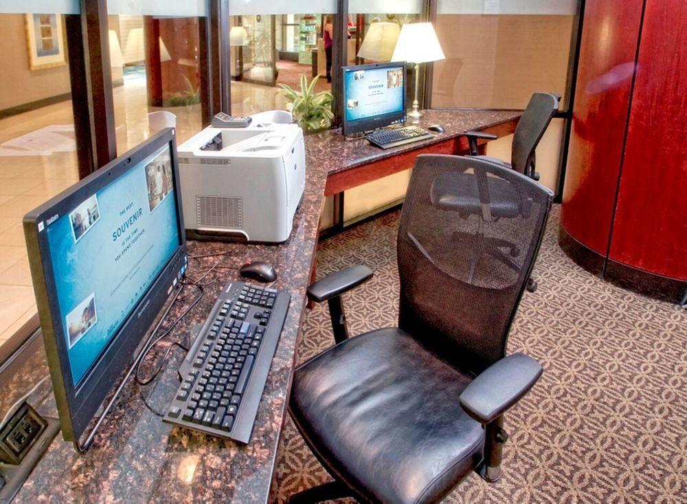 Doubletree By Hilton Kansas - Hotel