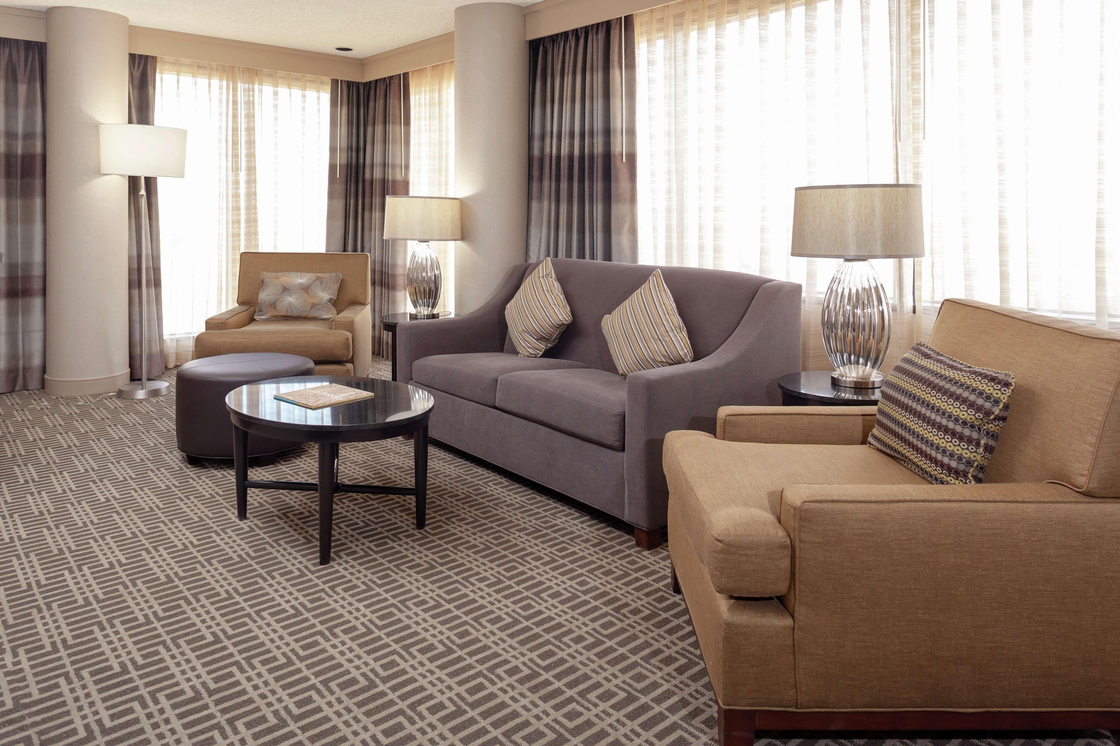 Doubletree By Hilton Kansas - Hotel Overland Park