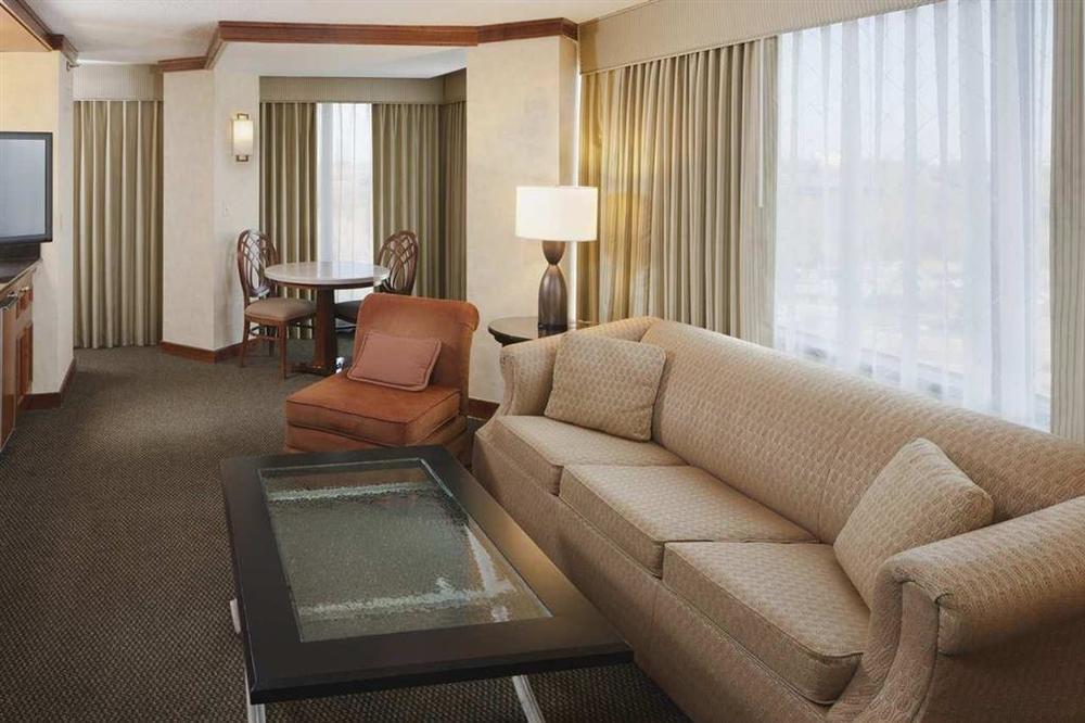 Doubletree By Hilton Kansas - Hotel Overland Park