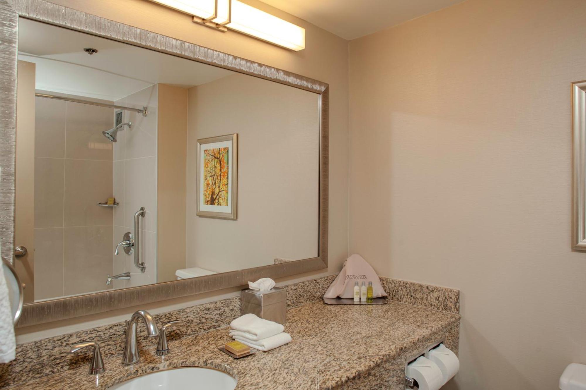 Doubletree By Hilton Kansas - Hotel Overland Park
