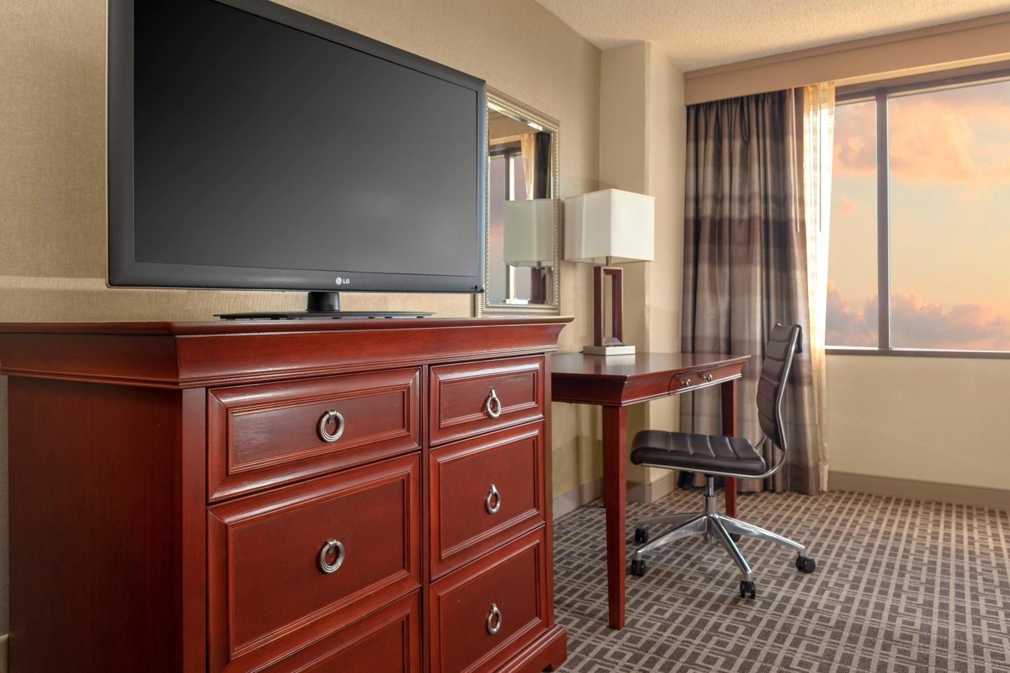 Hotel Doubletree By Hilton Kansas - Overland Park