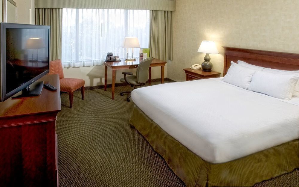 Doubletree By Hilton Kansas -